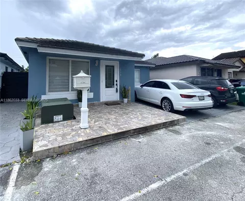 11564 SW 7th St, Sweetwater, FL 33174