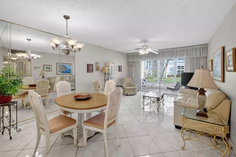 4706 NW 36th St #402, Lauderdale Lakes, FL 33319