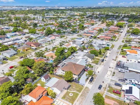 View/Area - 770 SE 5th Pl, Hialeah, FL 33010 photo 7 of 10