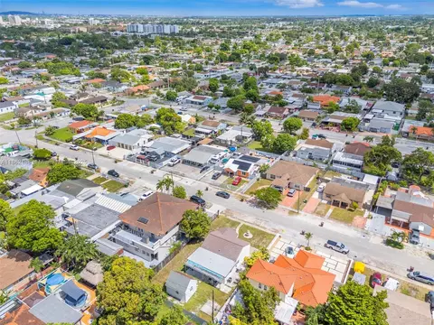View/Area - 770 SE 5th Pl, Hialeah, FL 33010 photo 6 of 10