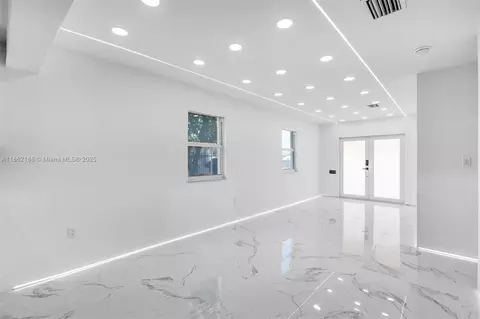 Living - 770 SE 5th Pl, Hialeah, FL 33010 photo 1 of 1