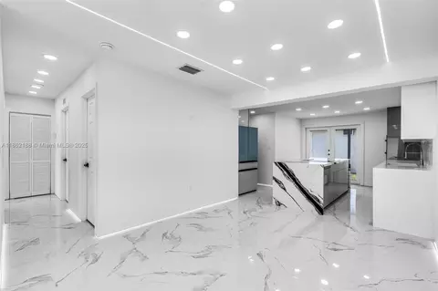 Entry Way - 770 SE 5th Pl, Hialeah, FL 33010 photo 1 of 2