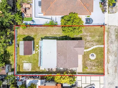 View/Area - 770 SE 5th Pl, Hialeah, FL 33010 photo 2 of 10