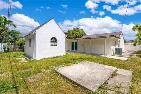 Exterior - 770 SE 5th Pl, Hialeah, FL 33010 photo 5 of 7