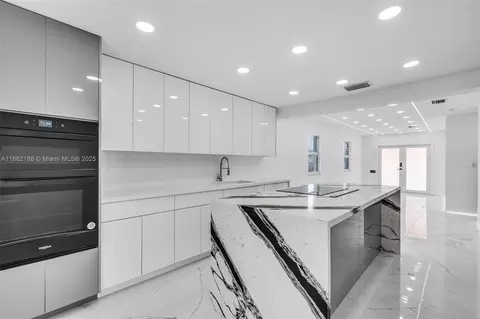 Kitchen - 770 SE 5th Pl, Hialeah, FL 33010 photo 1 of 5