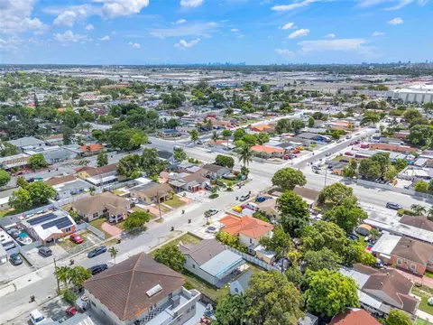 View/Area - 770 SE 5th Pl, Hialeah, FL 33010 photo 10 of 10