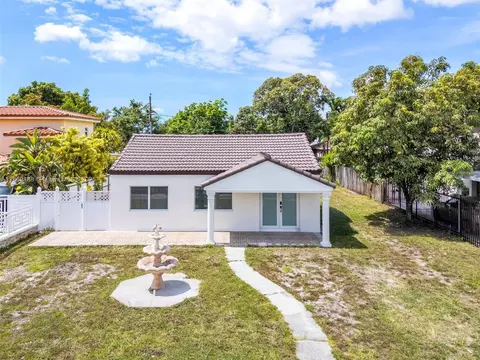 Exterior - 770 SE 5th Pl, Hialeah, FL 33010 photo 2 of 7
