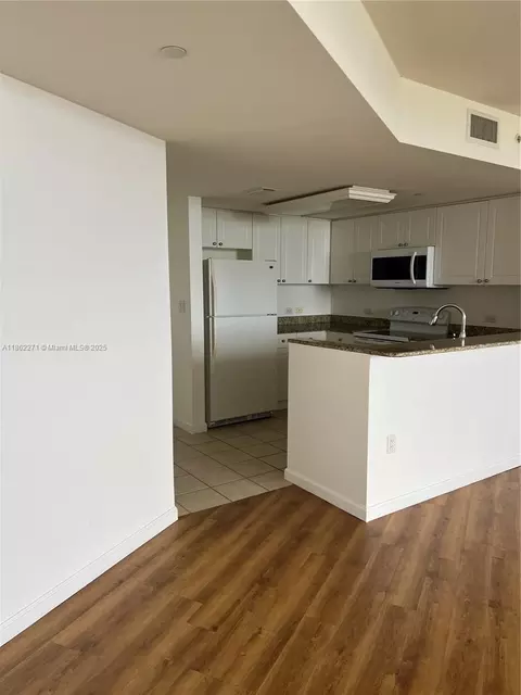 19501 W Country Club Dr #1411, Aventura, FL 33180