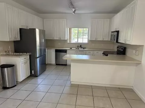 4812 Washington St #8, Hollywood, FL 33021