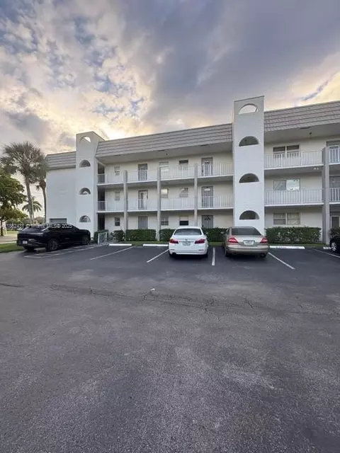 8135 Sunrise Lakes Blvd #208, Sunrise, FL 33322