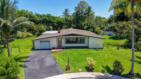 5240 Redwood Ct, Plantation, FL 33317