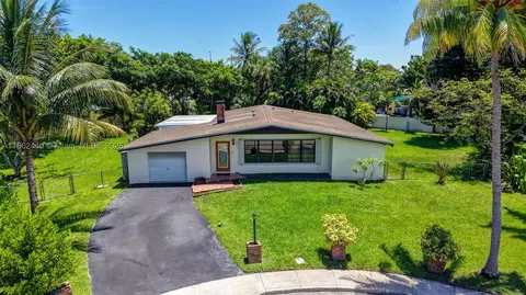 5240 Redwood Ct, Plantation, FL 33317