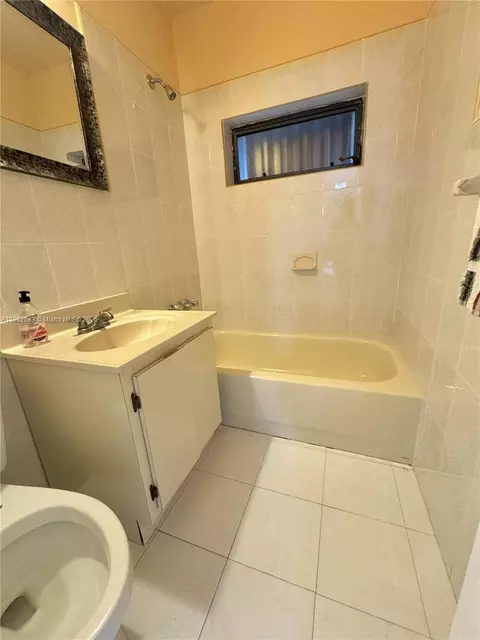 Bath - 275 E 34th St, Hialeah, FL 33013 photo 2 of 3