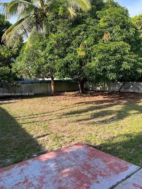 Exterior - 275 E 34th St, Hialeah, FL 33013 photo 4 of 6