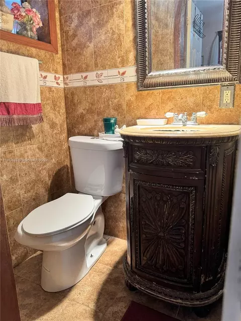 Bath - 275 E 34th St, Hialeah, FL 33013 photo 3 of 3