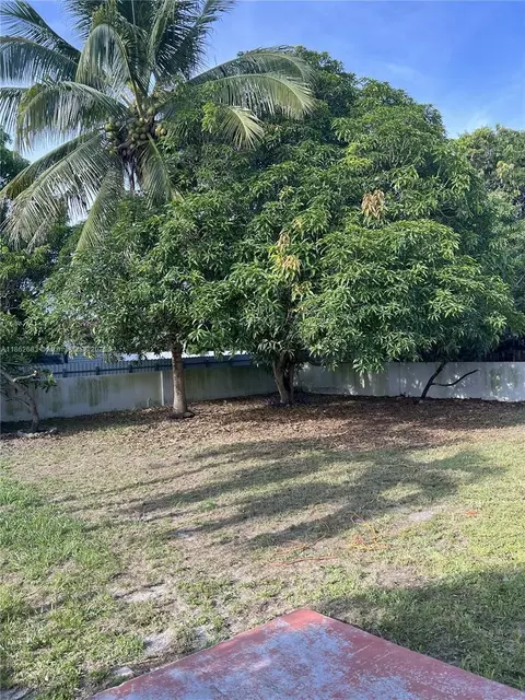 Exterior - 275 E 34th St, Hialeah, FL 33013 photo 3 of 6