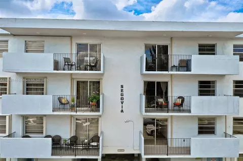 1221 SW 122nd Ave #215, Miami, FL 33184