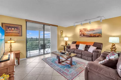 900 Saint Charles Pl #PH9, Pembroke Pines, FL 33026