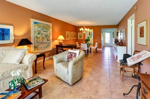5860 NW 44th St #214, Lauderhill, FL 33319