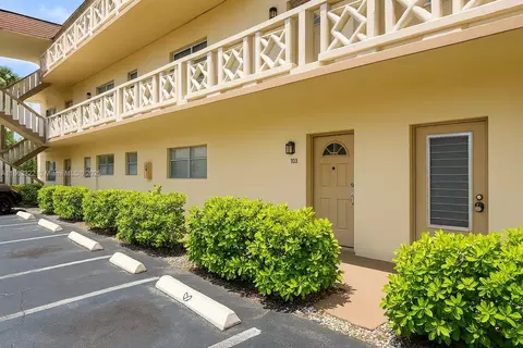5071 W Oakland Park Blvd #103, Lauderdale Lakes, FL 33313