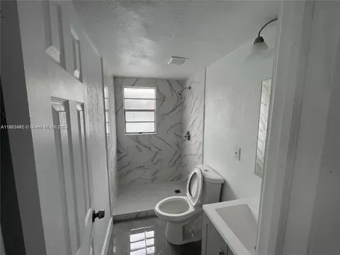 508 E 40th St, Hialeah, FL 33013 photo 5