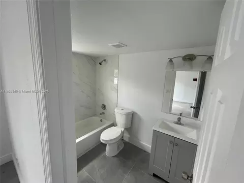 508 E 40th St, Hialeah, FL 33013 photo 4