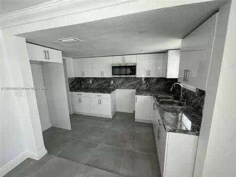 508 E 40th St, Hialeah, FL 33013 photo 2