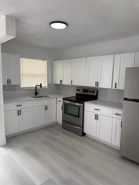 1000 W 28 St #16, Hialeah, FL 33010 photo 1
