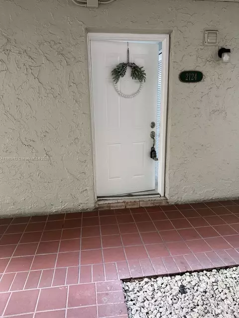 10000 NW 80th Ct #2124, Hialeah Gardens, FL 33016