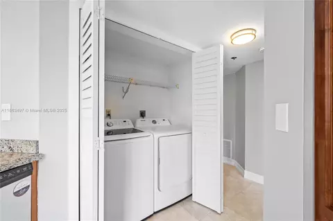 Other - 540 Brickell Key Dr #815, Miami, FL 33131 photo 4 of 6
