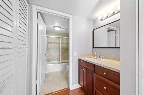 Bath - 540 Brickell Key Dr #815, Miami, FL 33131 photo 2 of 3