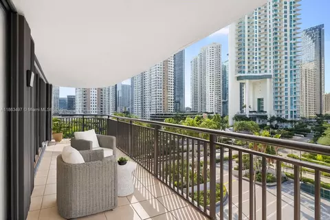 Exterior - 540 Brickell Key Dr #815, Miami, FL 33131 photo 1 of 4