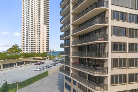 Exterior - 540 Brickell Key Dr #815, Miami, FL 33131 photo 4 of 4