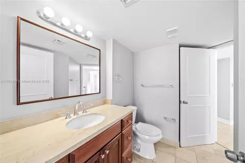 Bath - 540 Brickell Key Dr #815, Miami, FL 33131 photo 1 of 3