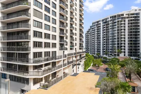 Other - 540 Brickell Key Dr #815, Miami, FL 33131 photo 5 of 6