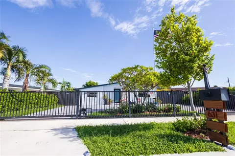 Exterior - 631 SE 3rd Pl, Hialeah, FL 33010 photo 1 of 9