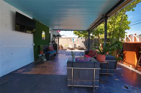 Exterior - 631 SE 3rd Pl, Hialeah, FL 33010 photo 3 of 9