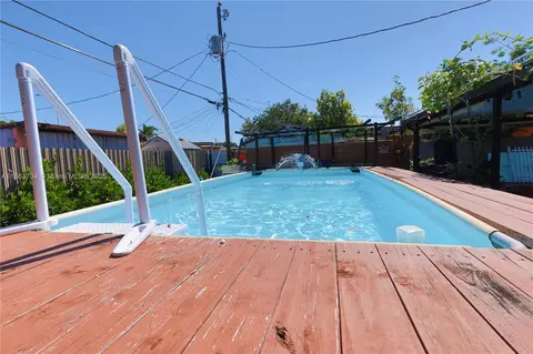 Exterior - 631 SE 3rd Pl, Hialeah, FL 33010 photo 6 of 9
