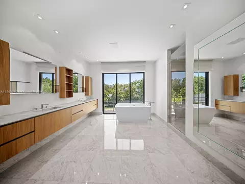 Bath - 5700 SW 91st St, Pinecrest, FL 33156 photo 1 of 2