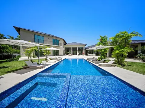 Exterior - 5700 SW 91st St, Pinecrest, FL 33156 photo 3 of 4