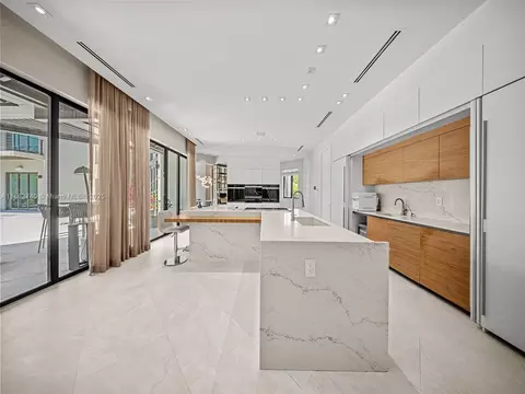 Kitchen - 5700 SW 91st St, Pinecrest, FL 33156 photo 2 of 2