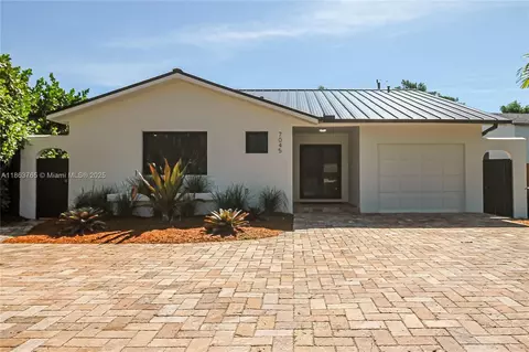 7045 SW 83rd Pl, Miami, FL 33143