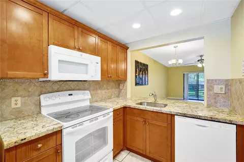 10332 Sunrise Lakes Blvd #206, Sunrise, FL 33322