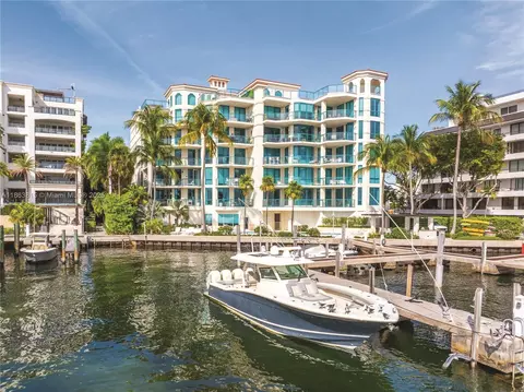 1660 W Glencoe St #401, Miami, FL 33133