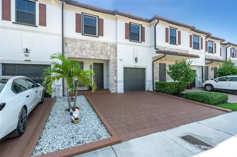 10269 W 32nd Ln, Hialeah, FL 33018