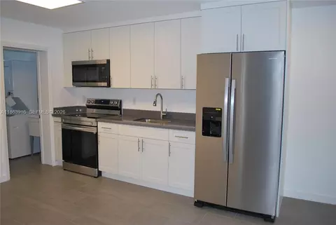 3641 NE 1st Ter, Oakland Park, FL 33334