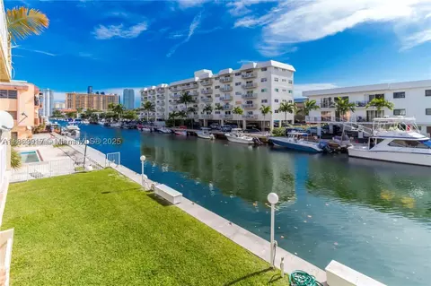 3522 NE 171st St #103, North Miami Beach, FL 33160