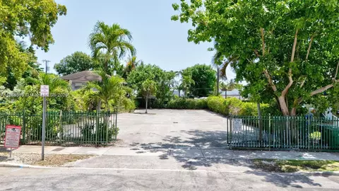 2174 SW 9th St, Miami, FL 33135 photo 3