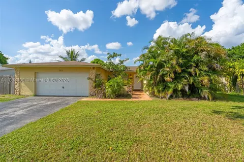 7821 NW 45th St, Lauderhill, FL 33351