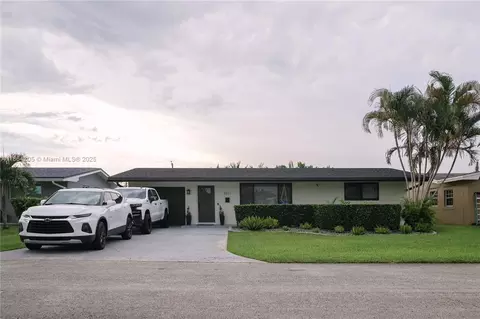 8811 NW 15th St, Pembroke Pines, FL 33024